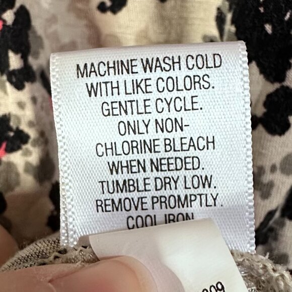 Elle Large Abstract Animal Floral Jersey Knit Cap Sleeve Keyhole Bow Accent Top - Picture 8 of 9